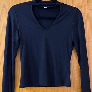BLACK LONG SLEEVE WITH NECK DETAIL